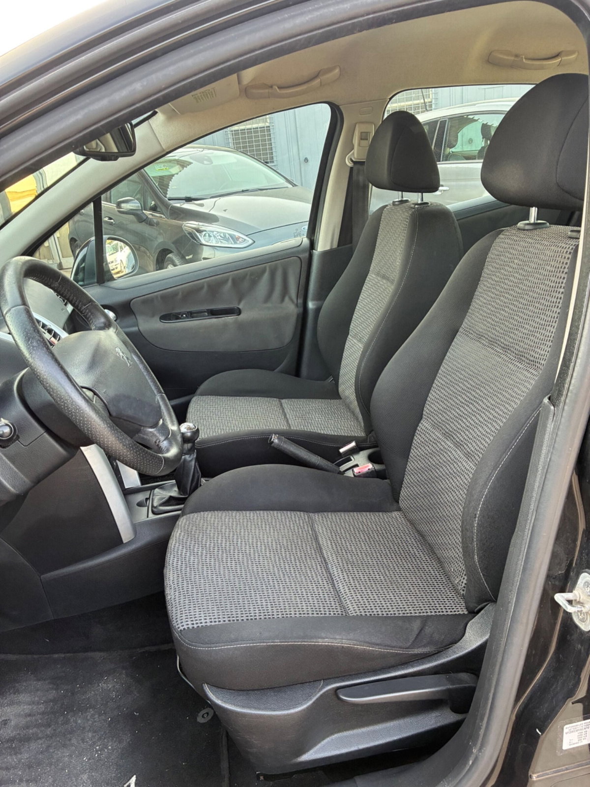 Peugeot 207 8V HDi 93CV 3p. XS (7)