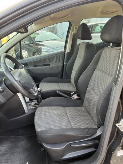 Peugeot 207 8V HDi 93CV 3p. XS (7)