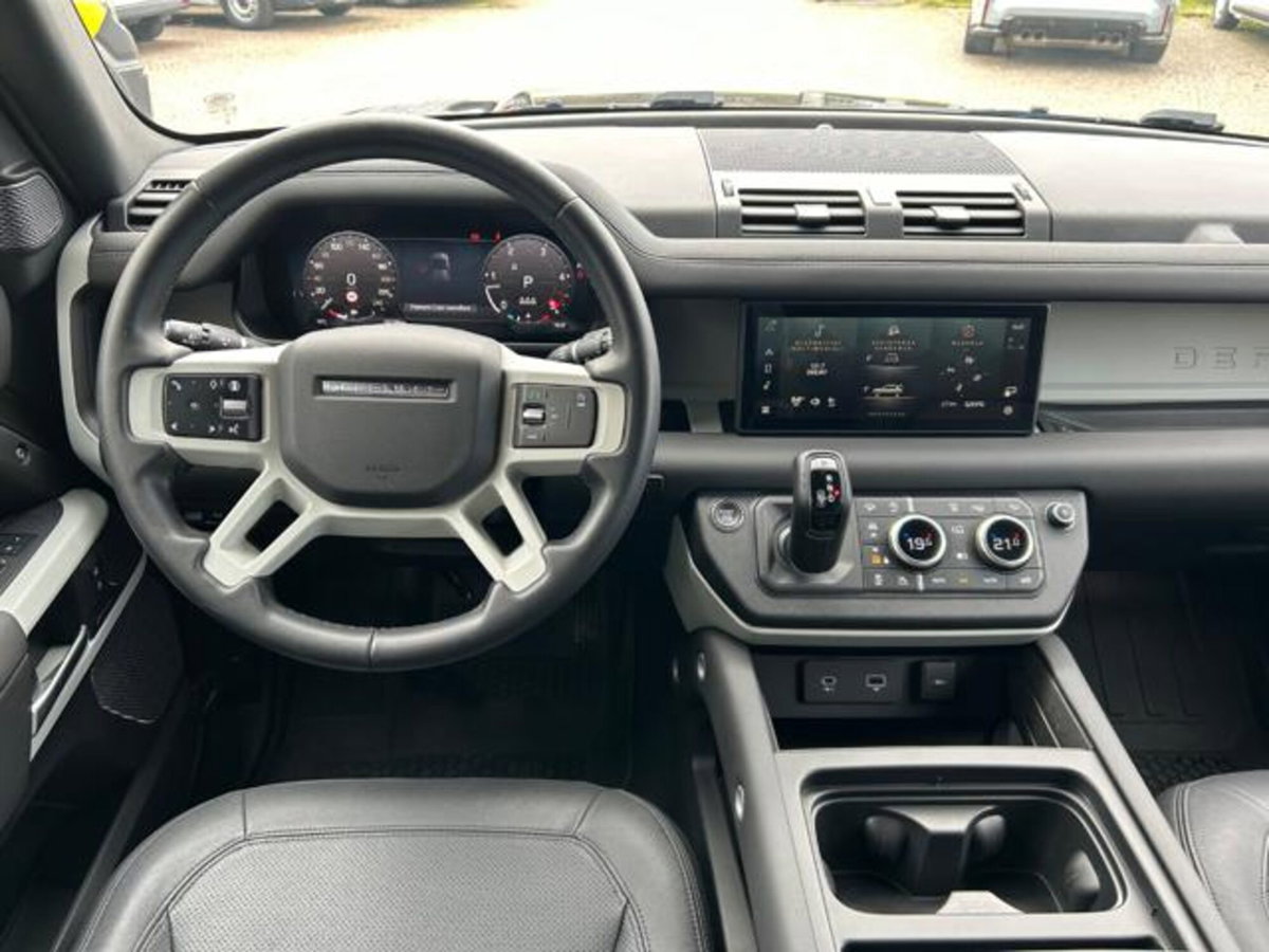Land Rover Defender 110 3.0d i6 mhev X-Dynamic SE awd 200cv auto (8)
