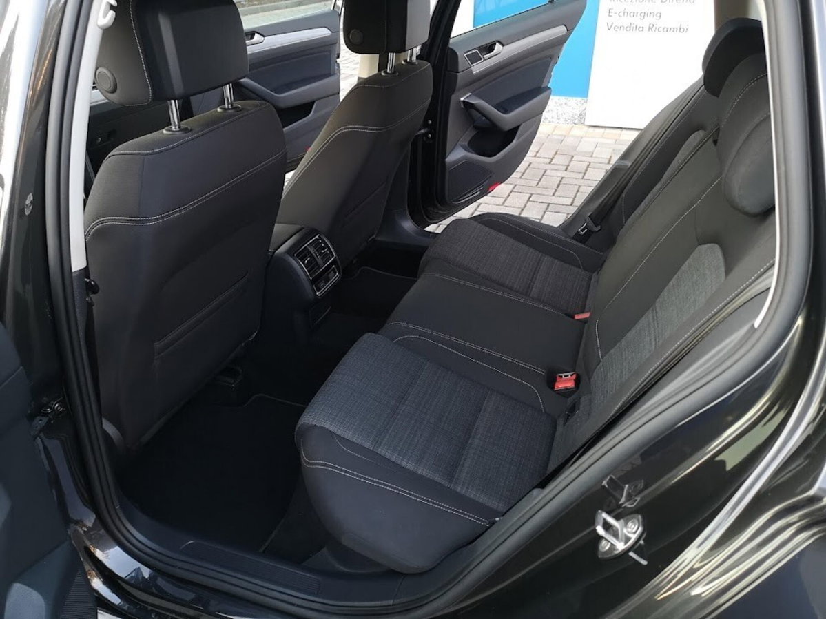 Volkswagen Passat Variant 2.0 TDI SCR EVO DSG Business (11)