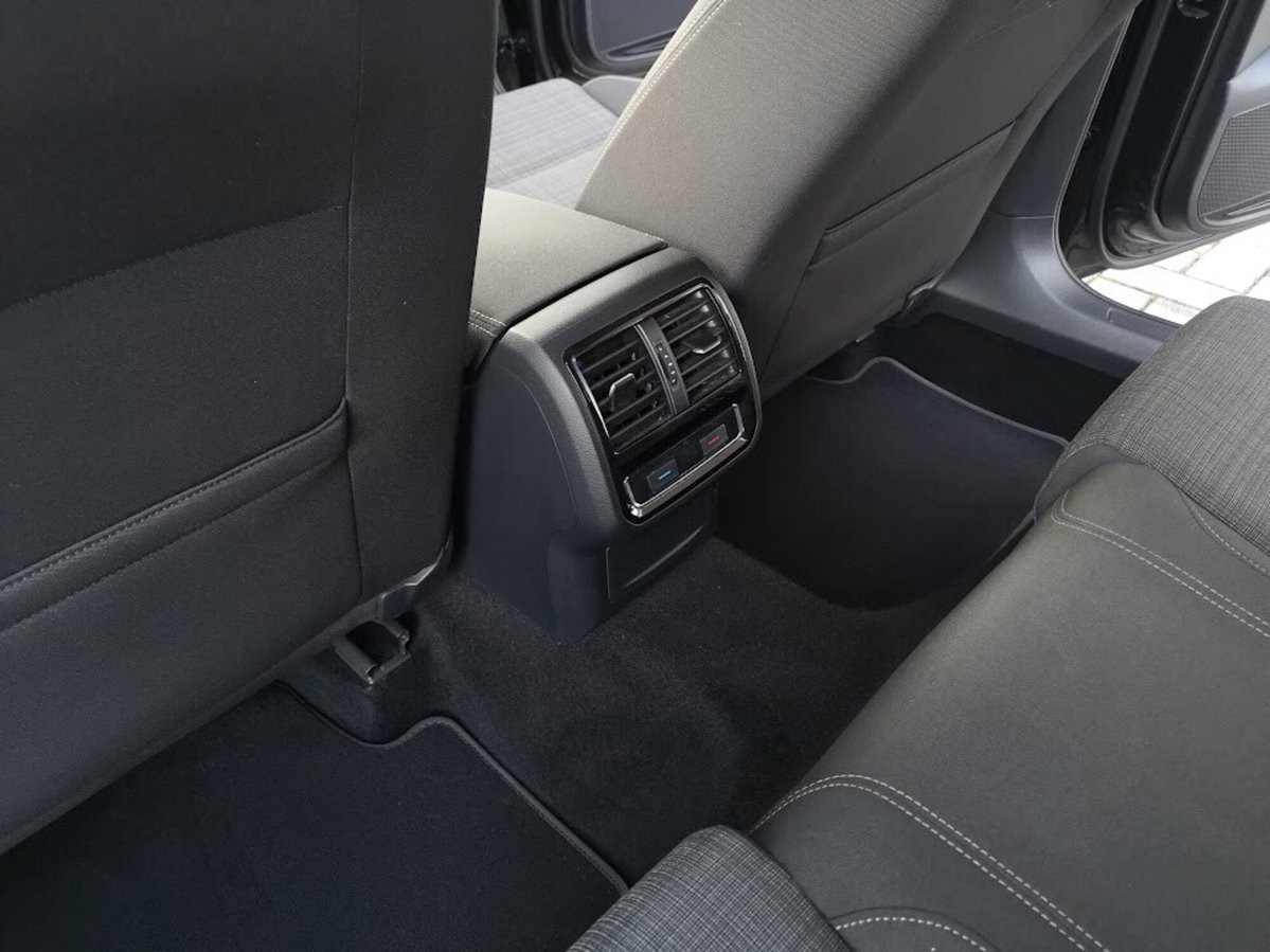Volkswagen Passat Variant 2.0 TDI SCR EVO DSG Business (12)