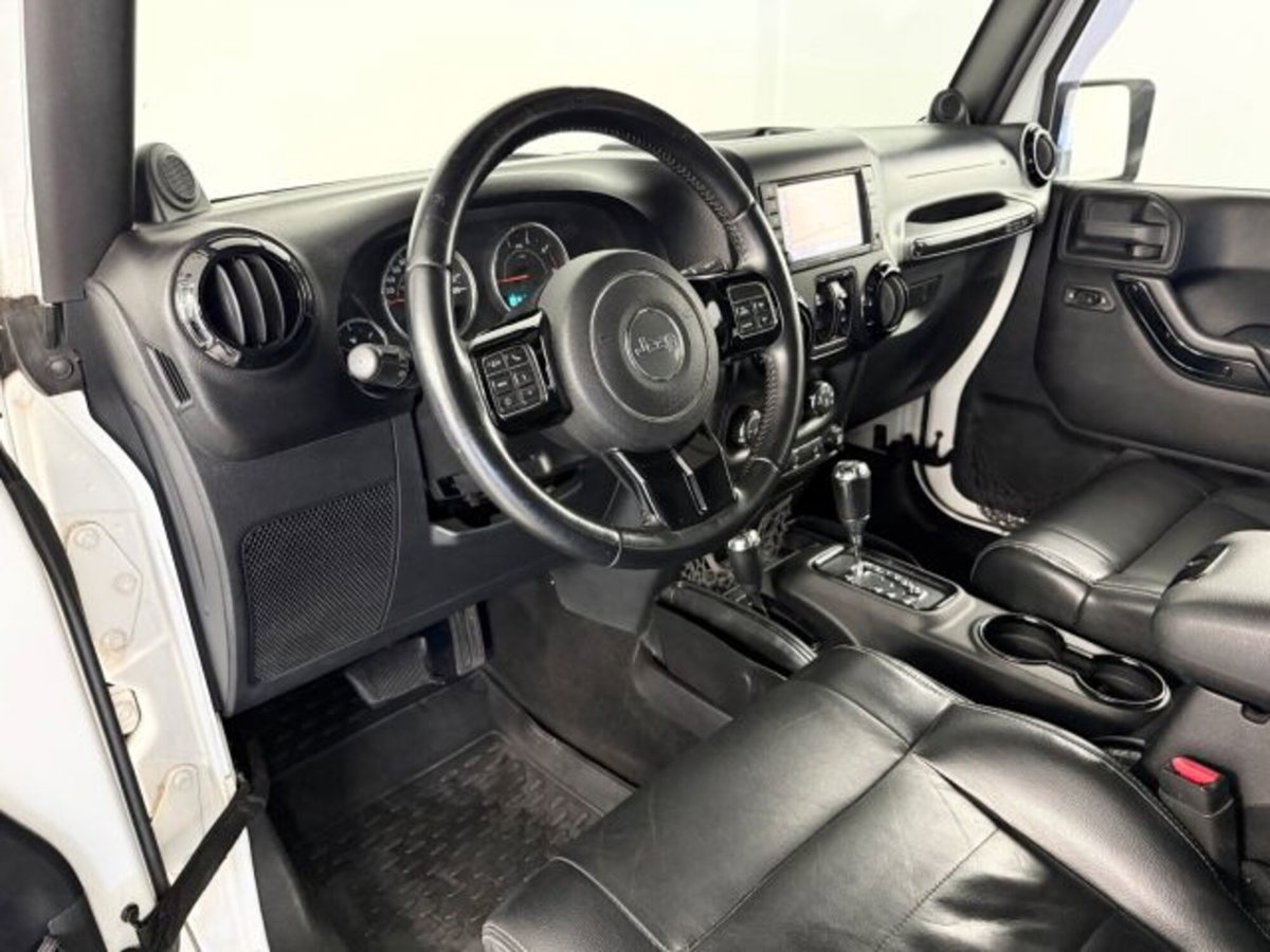 Jeep Wrangler Unlimited 2.8 CRD DPF Sahara Auto (4)