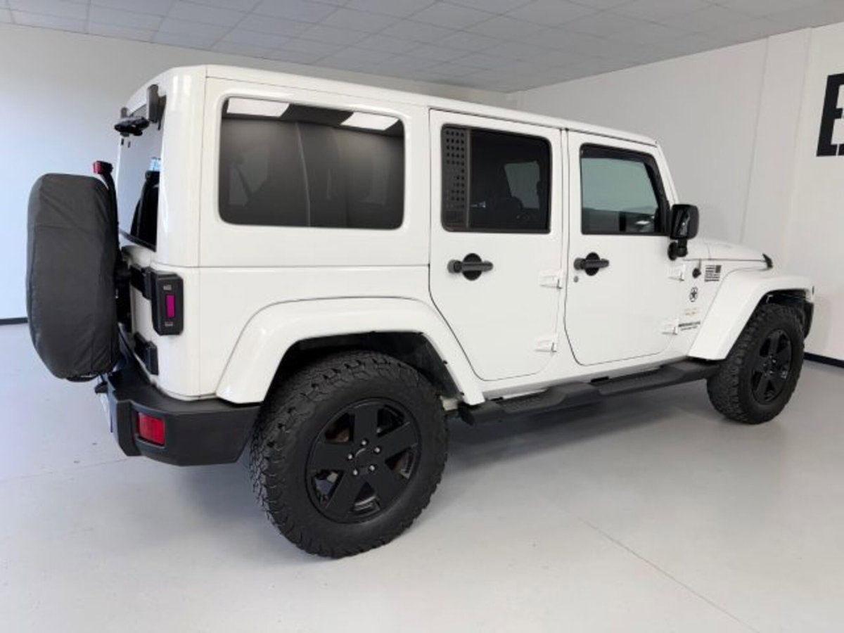 Jeep Wrangler Unlimited 2.8 CRD DPF Sahara Auto (9)