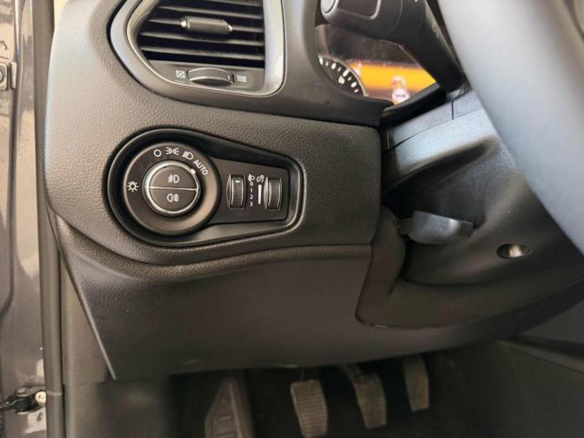 Jeep Renegade 1.6 Mjt 130 CV Limited (15)