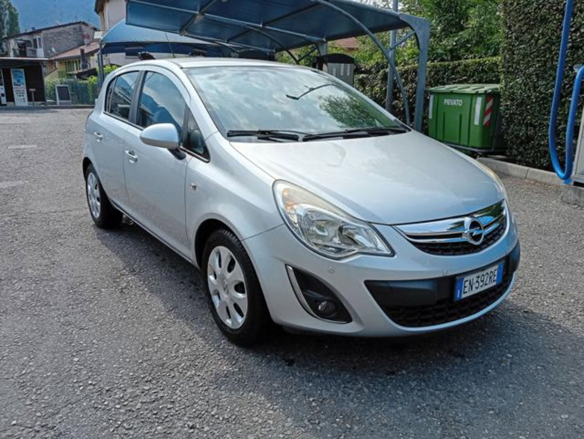 Opel Corsa 1.2 5 porte Edition (2)