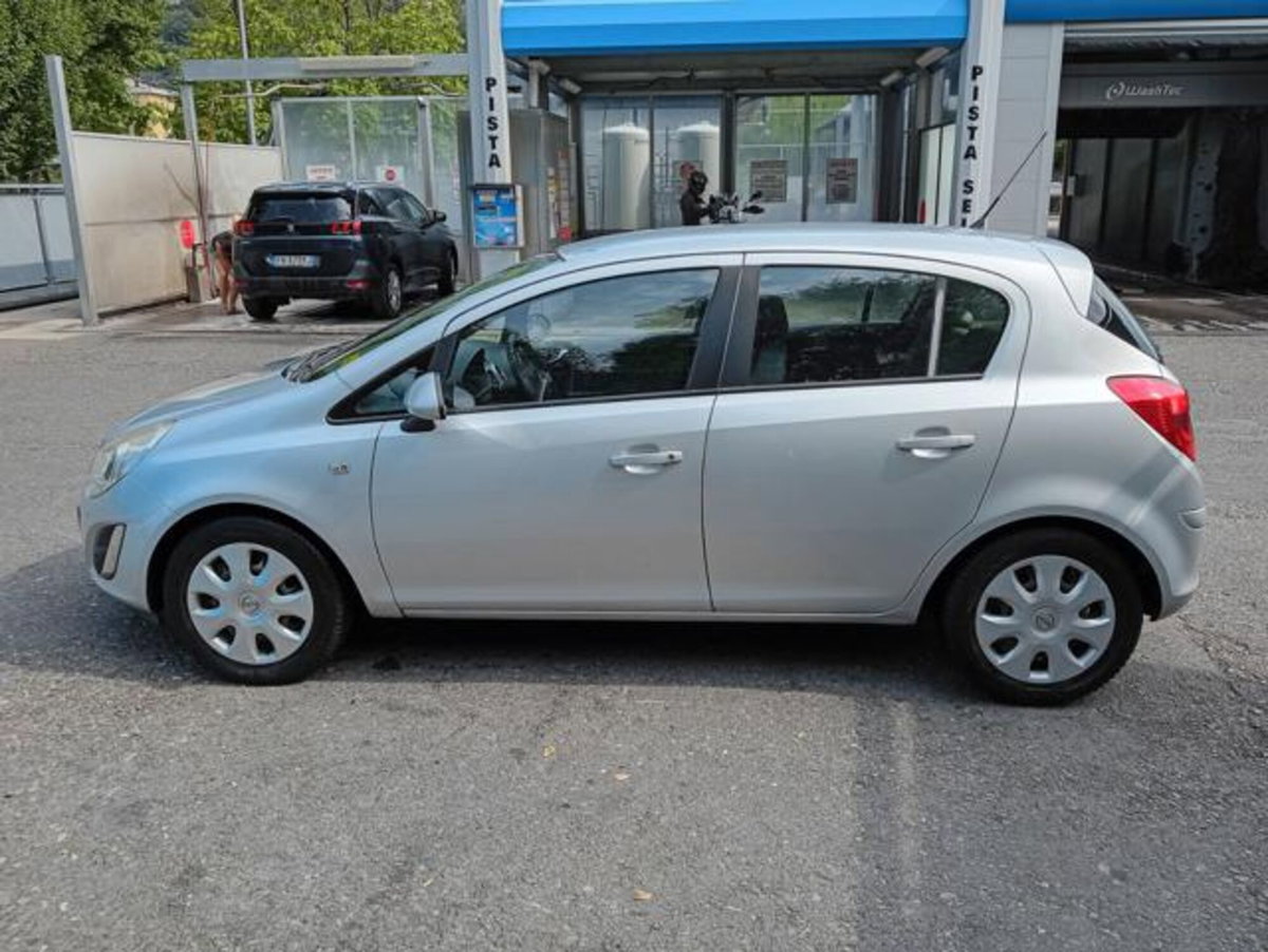 Opel Corsa 1.2 5 porte Edition (3)