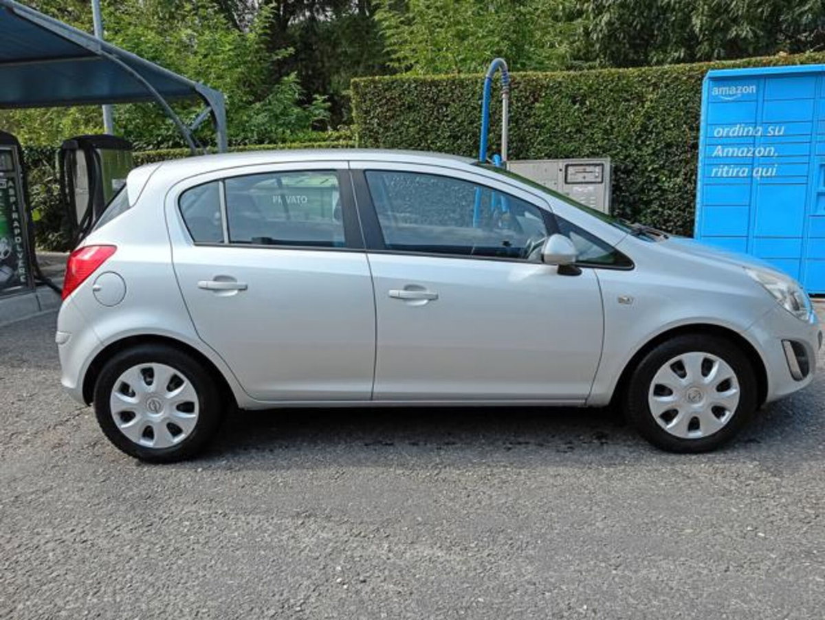 Opel Corsa 1.2 5 porte Edition (4)