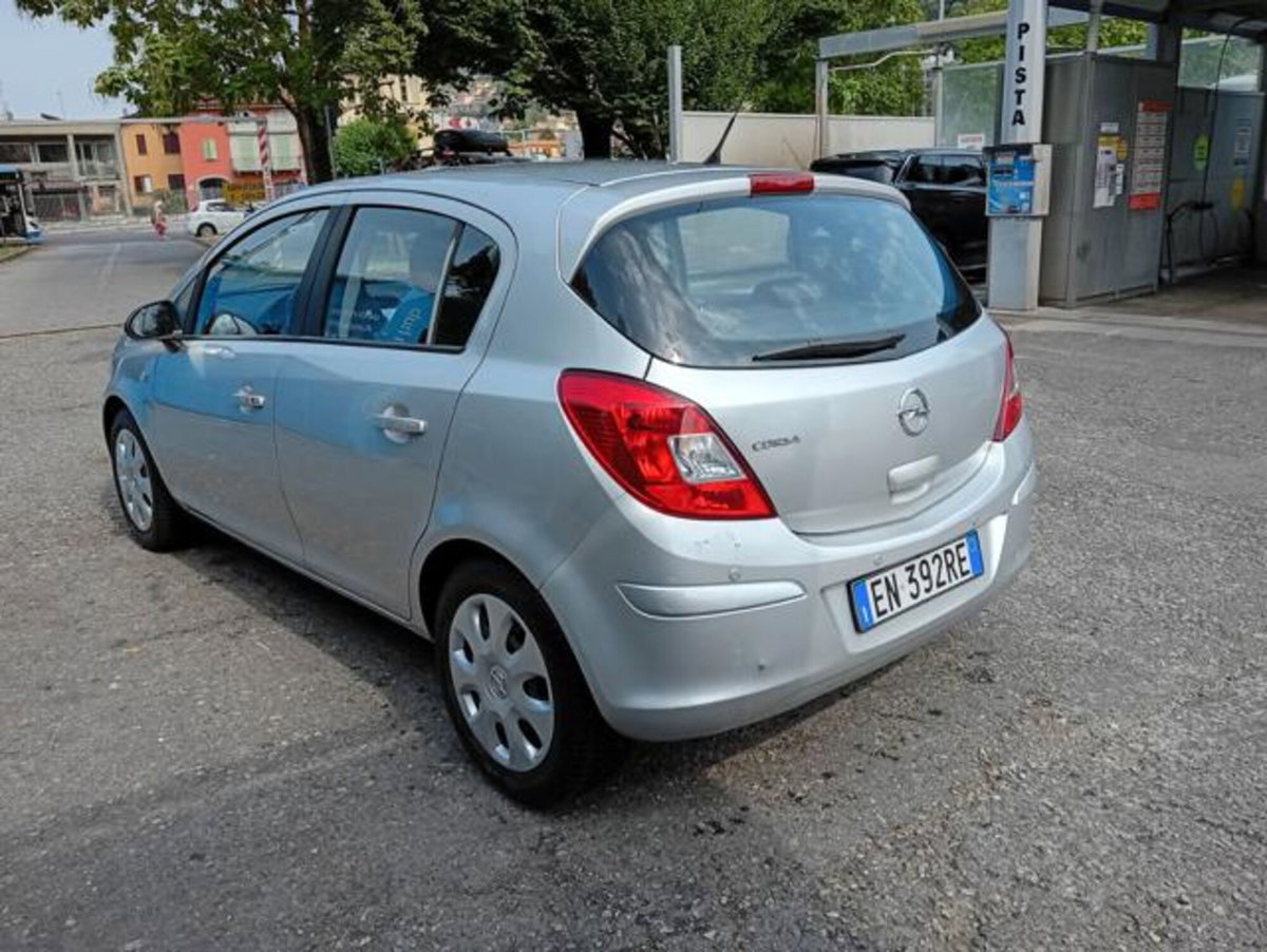 Opel Corsa 1.2 5 porte Edition (8)
