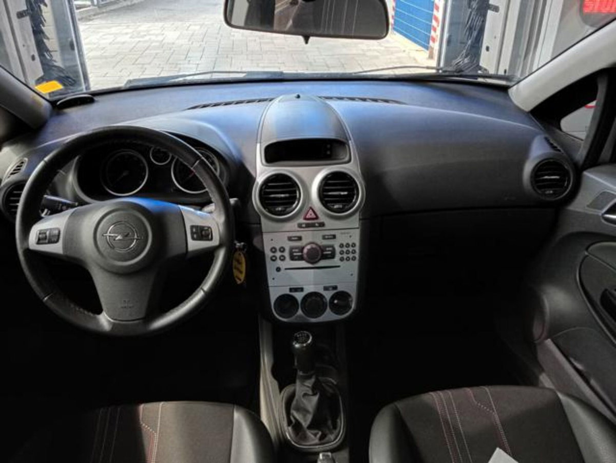 Opel Corsa 1.2 5 porte Edition (9)