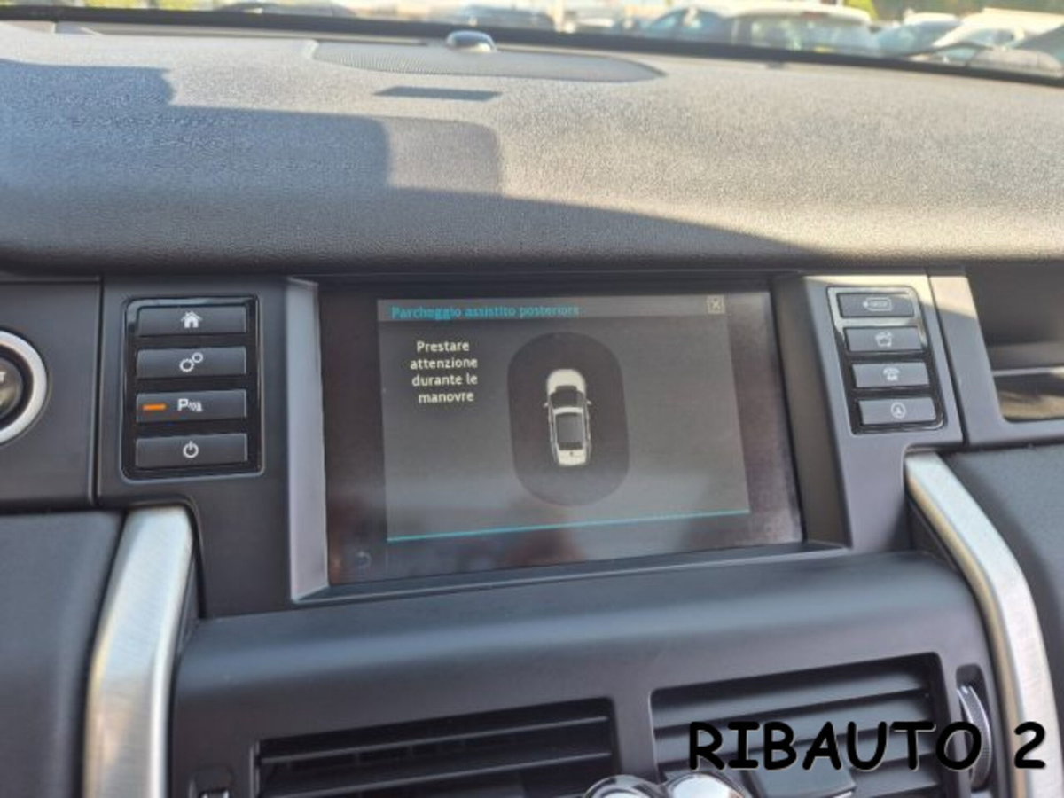 Land Rover Discovery Sport 2.2 TD4 HSE Luxury (10)