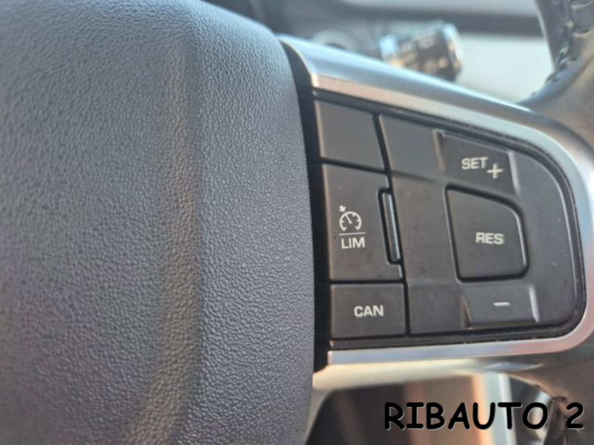 Land Rover Discovery Sport 2.2 TD4 HSE Luxury (12)