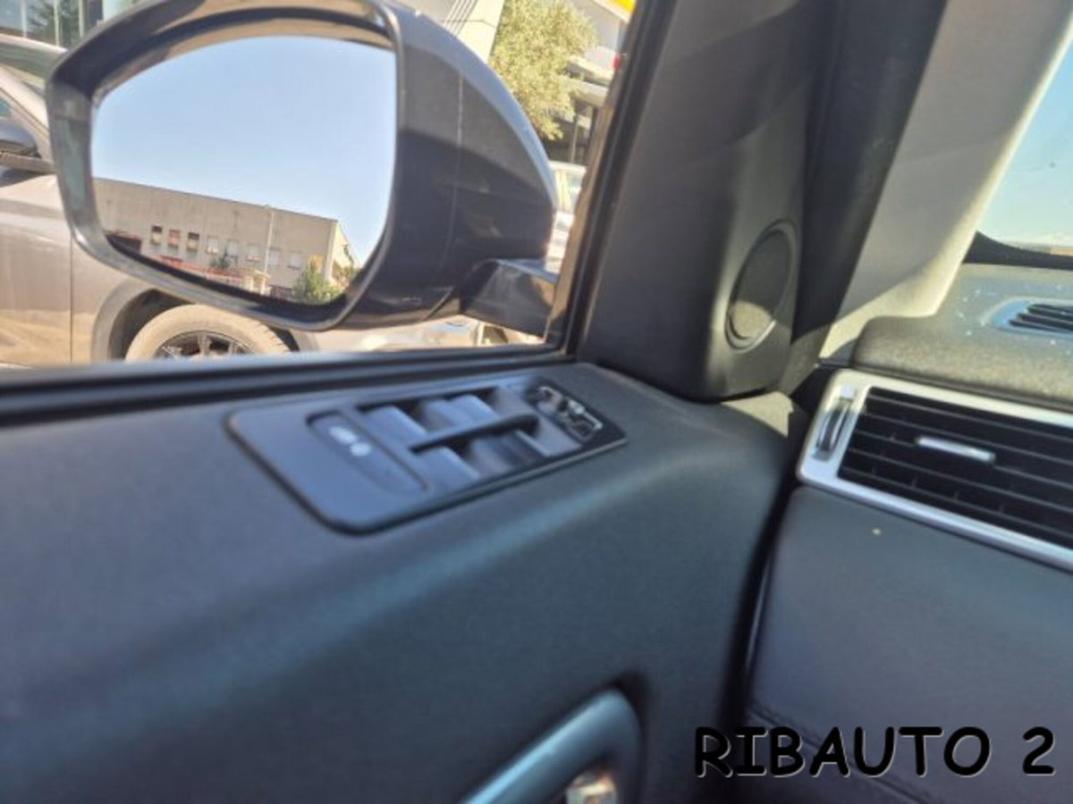 Land Rover Discovery Sport 2.2 TD4 HSE Luxury (13)