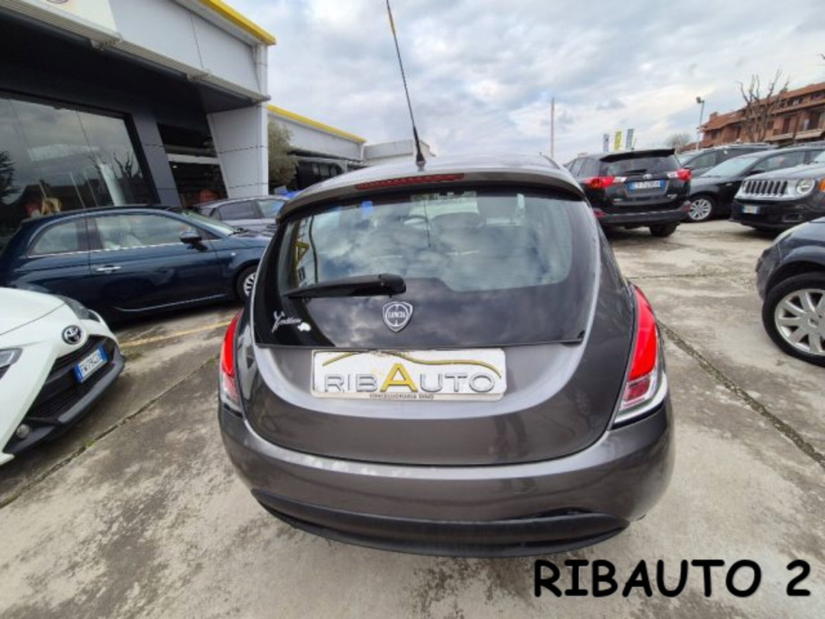 Lancia Ypsilon 1.2 69 CV 5 porte Elle (16)