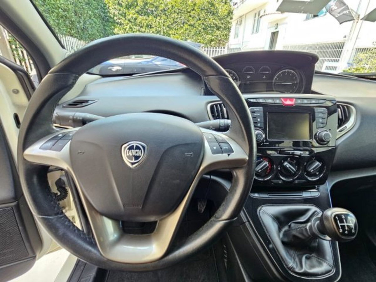 Lancia Ypsilon 1.2 69 CV 5 porte GPL Ecochic Gold (17)