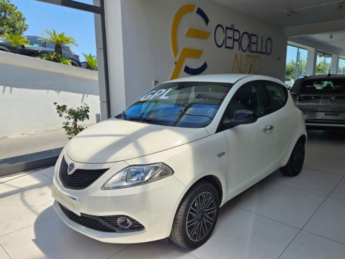 Lancia Ypsilon 1.2 69 CV 5 porte GPL Ecochic Gold (2)