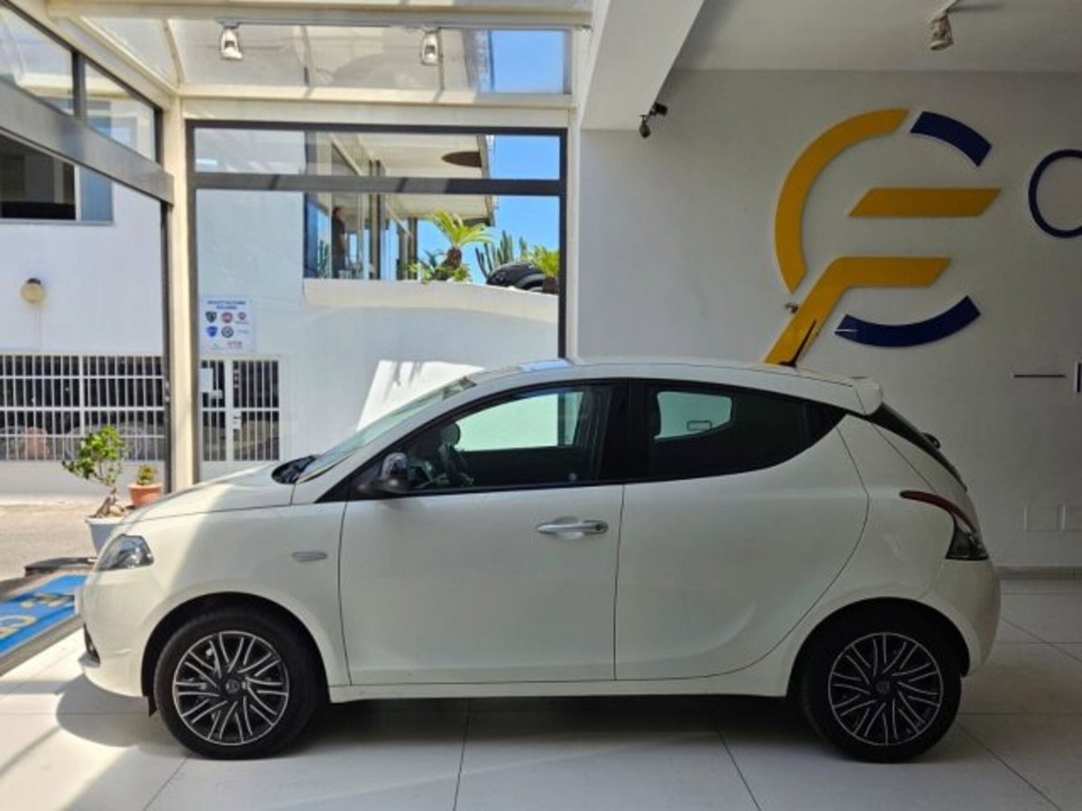 Lancia Ypsilon 1.2 69 CV 5 porte GPL Ecochic Gold (4)