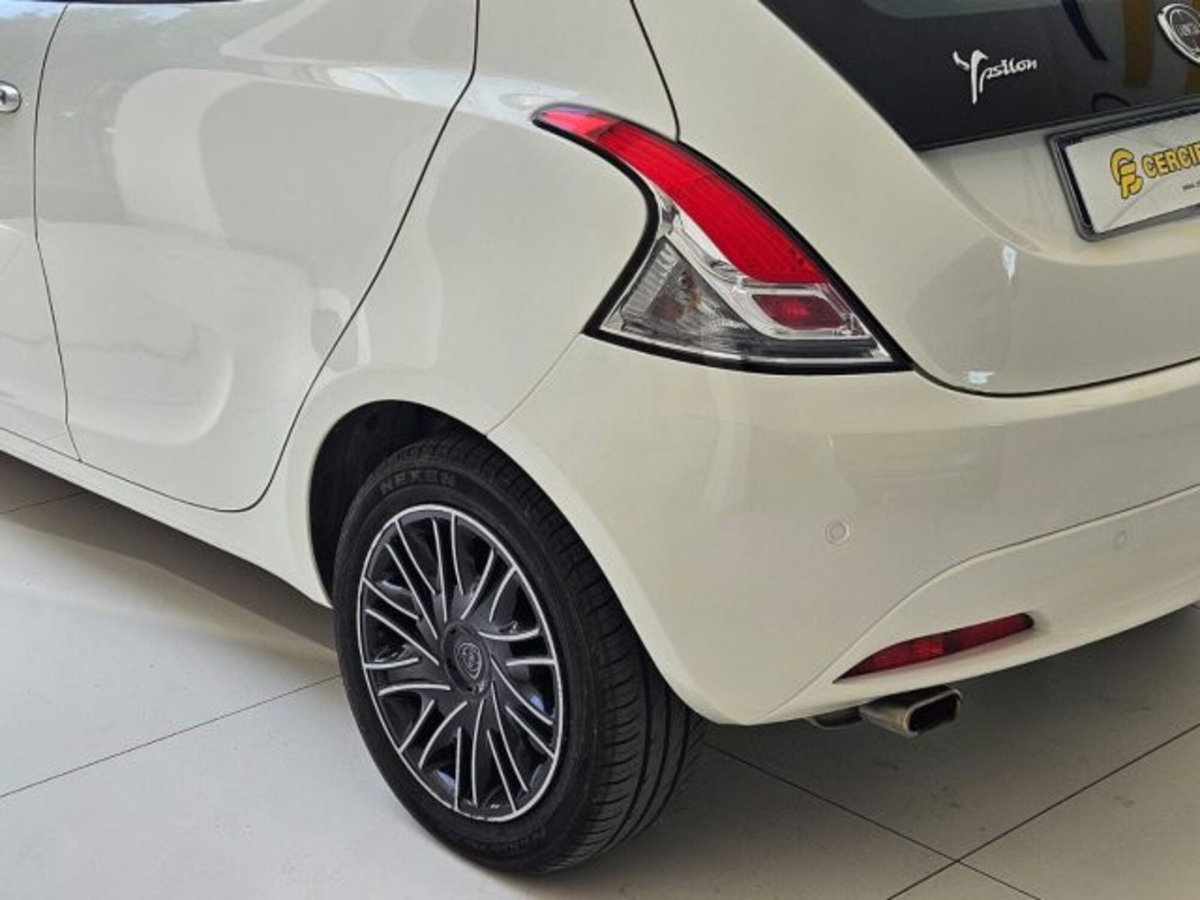 Lancia Ypsilon 1.2 69 CV 5 porte GPL Ecochic Gold (5)