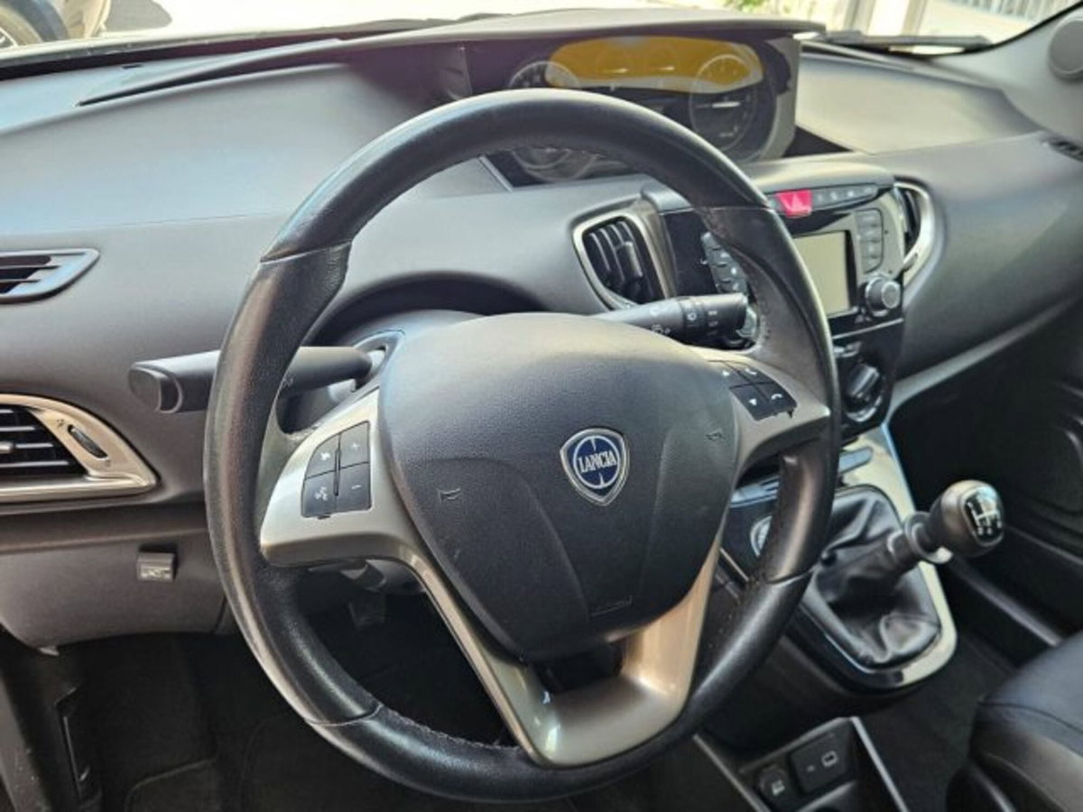 Lancia Ypsilon 1.2 69 CV 5 porte GPL Ecochic Gold (7)