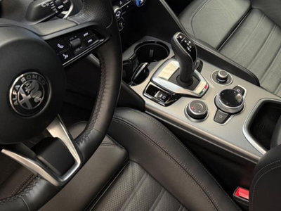 Alfa Romeo Giulia 2.0 Turbo 280 CV AT8 AWD Q4 Veloce (10)