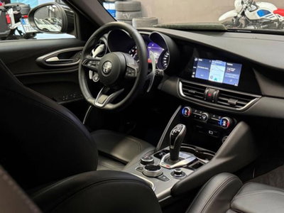 Alfa Romeo Giulia 2.0 Turbo 280 CV AT8 AWD Q4 Veloce (14)