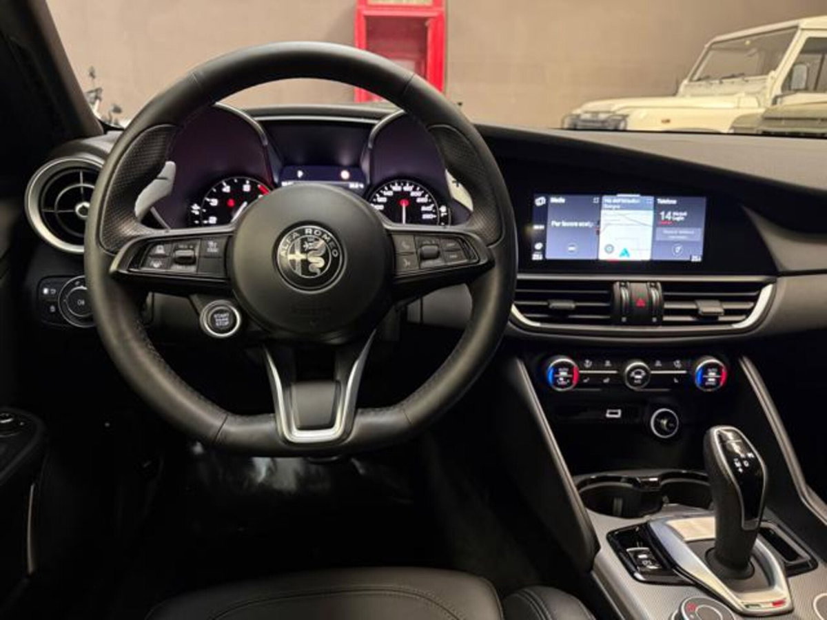 Alfa Romeo Giulia 2.0 Turbo 280 CV AT8 AWD Q4 Veloce (15)
