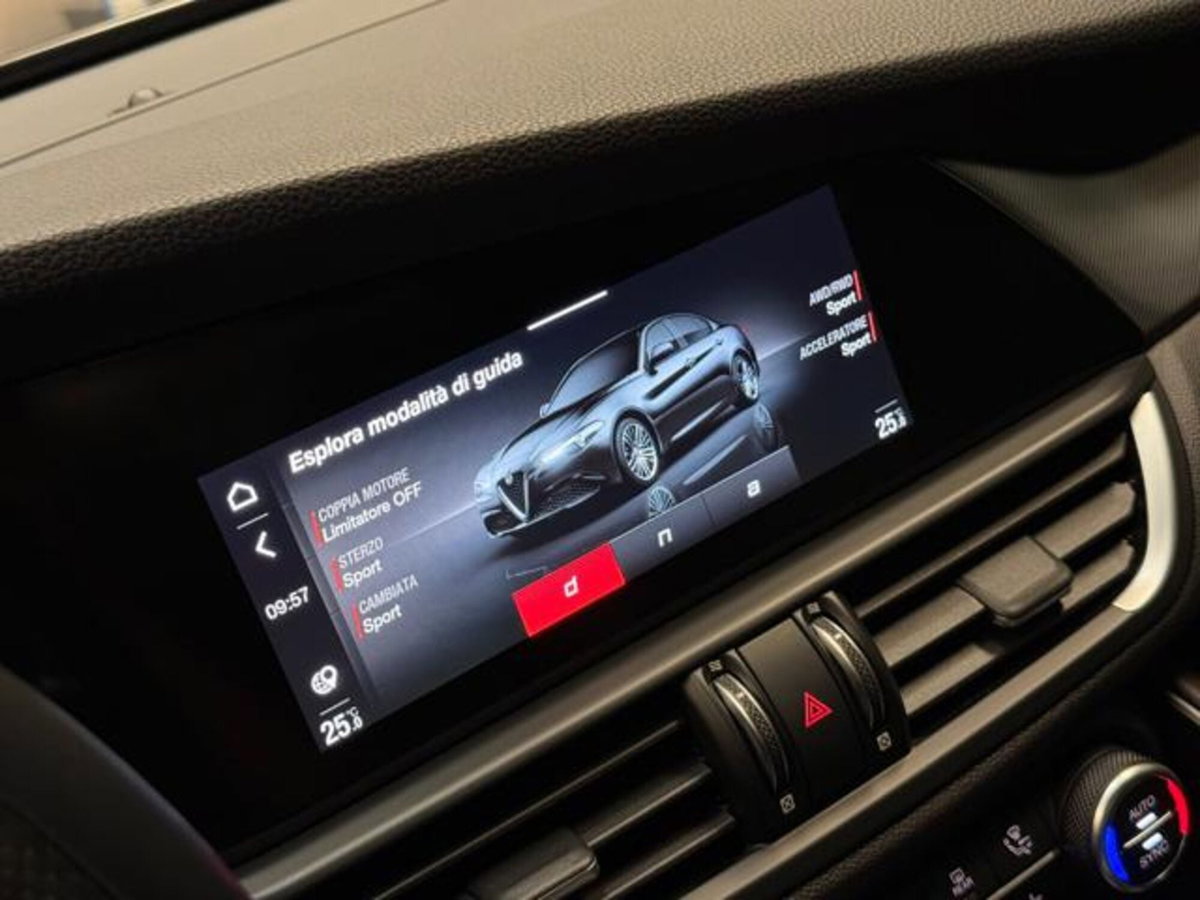 Alfa Romeo Giulia 2.0 Turbo 280 CV AT8 AWD Q4 Veloce (18)