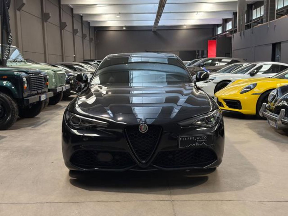 Alfa Romeo Giulia 2.0 Turbo 280 CV AT8 AWD Q4 Veloce (2)