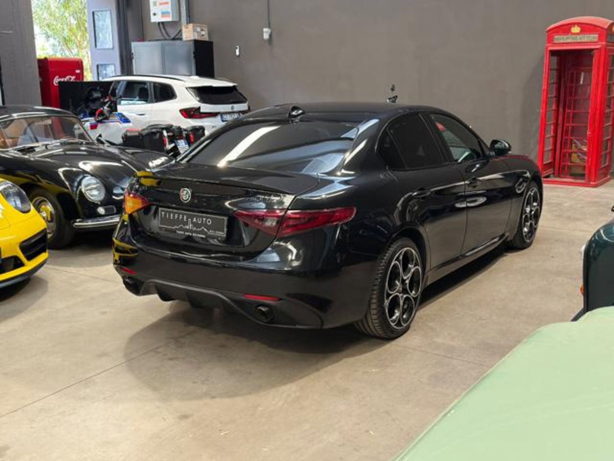 Alfa Romeo Giulia 2.0 Turbo 280 CV AT8 AWD Q4 Veloce (4)