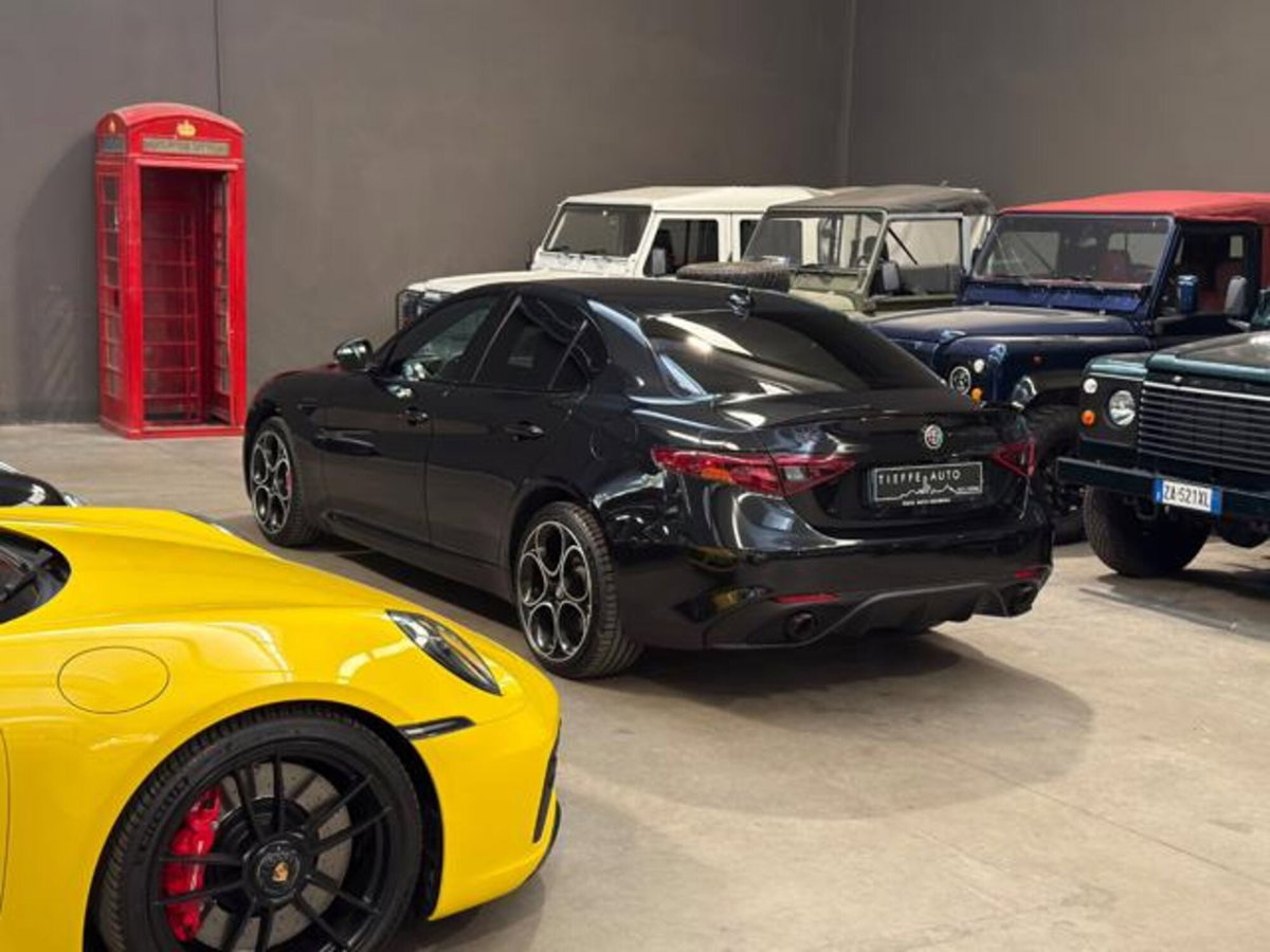 Alfa Romeo Giulia 2.0 Turbo 280 CV AT8 AWD Q4 Veloce (6)