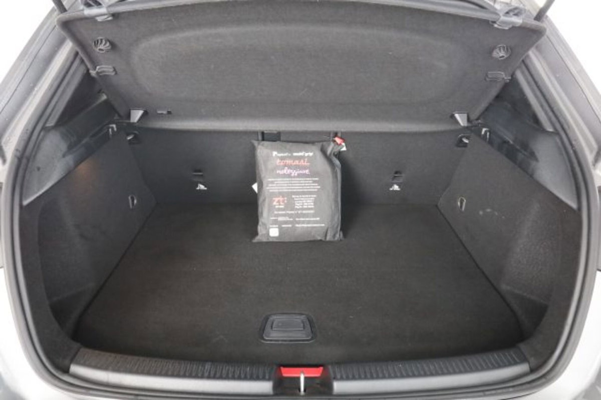 Mercedes-Benz Classe A 250 e Automatic EQ-Power Premium (6)