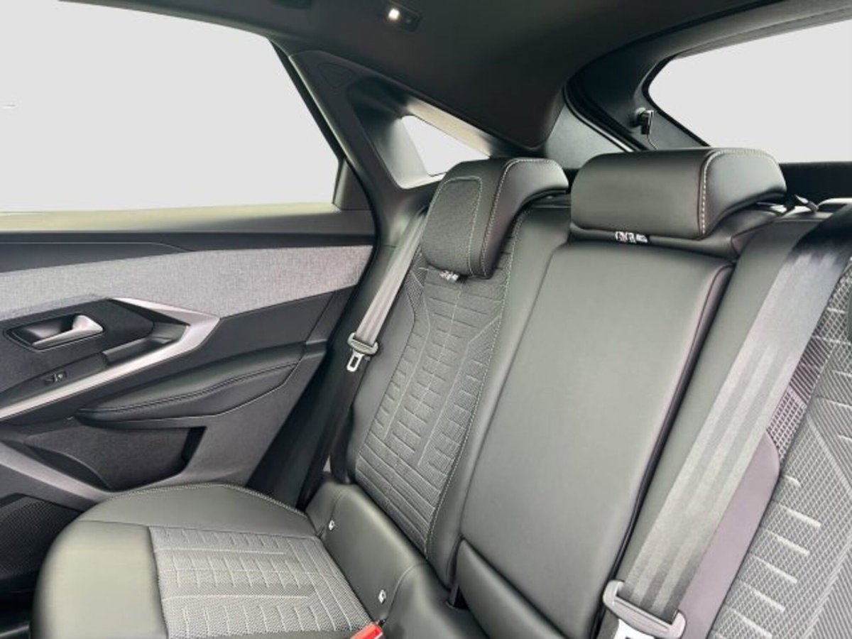 Peugeot 3008 1.2 hybrid GT Exclusive 145cv e-dcs6 (10)