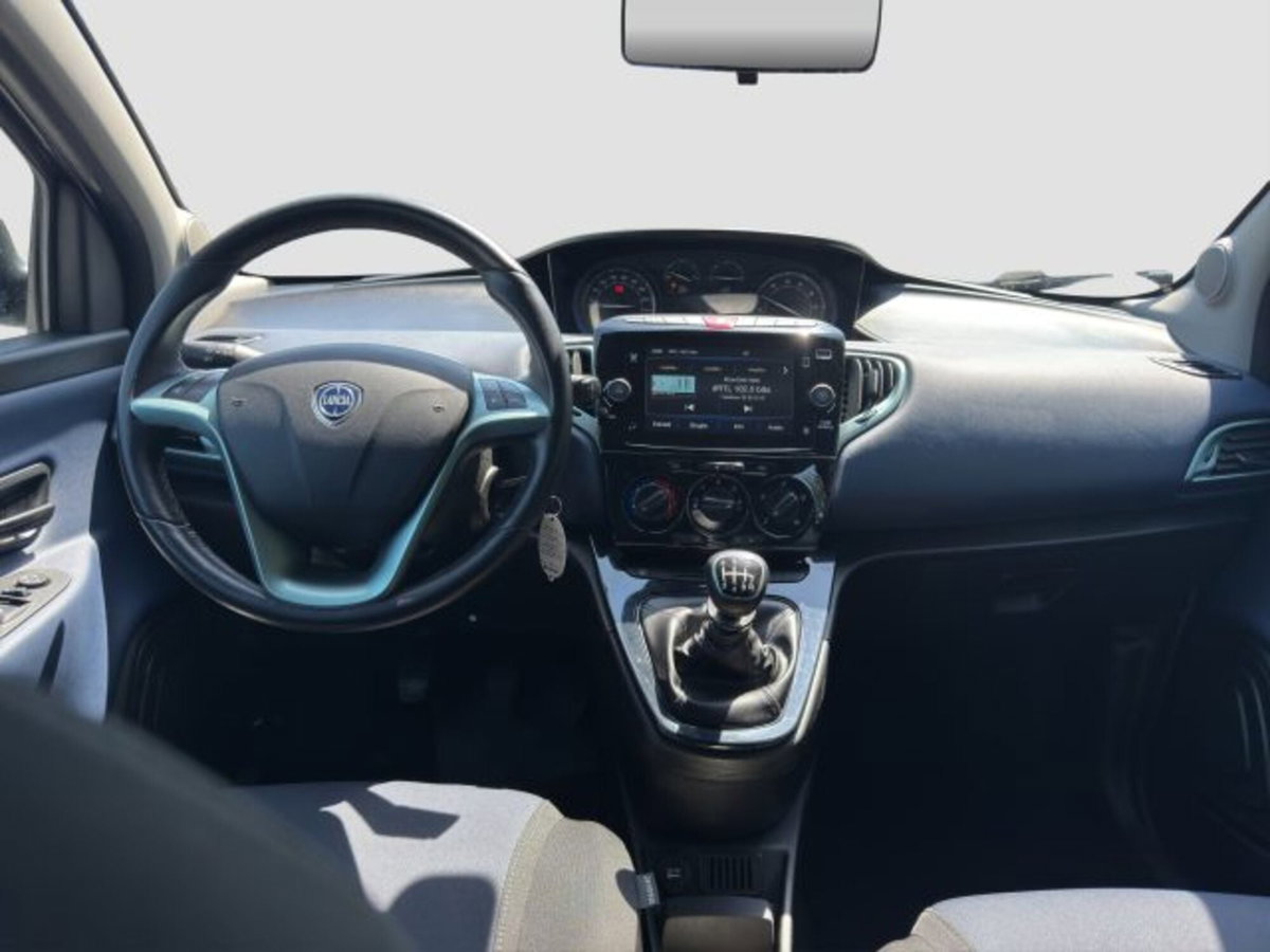 Lancia Ypsilon 1.0 FireFly 5 porte S&S Hybrid Ecochic A. Ferretti (11)