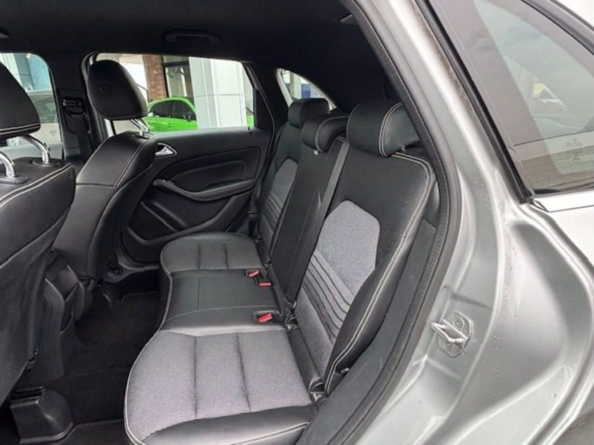 Mercedes-Benz Classe B 180 d Sport (11)