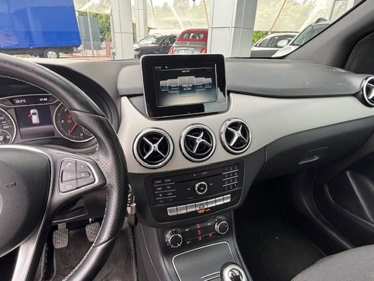 Mercedes-Benz Classe B 180 d Sport (15)