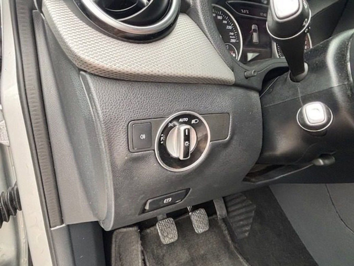 Mercedes-Benz Classe B 180 d Sport (16)