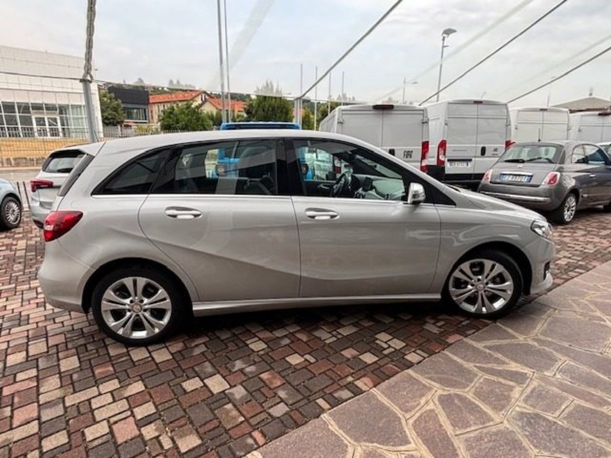 Mercedes-Benz Classe B 180 d Sport (4)
