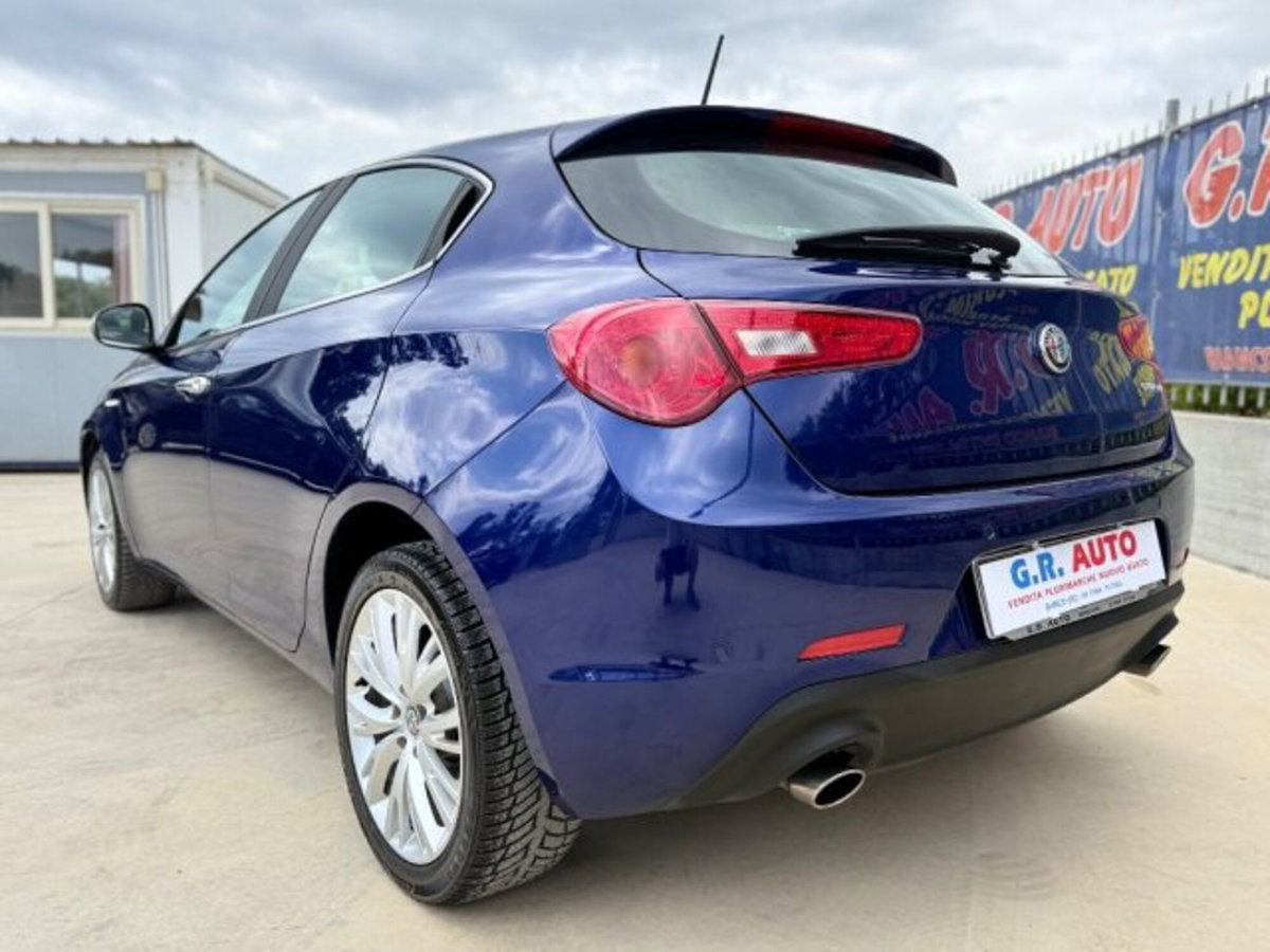 Alfa Romeo Giulietta 2.0 JTDm Super 150cv (9)