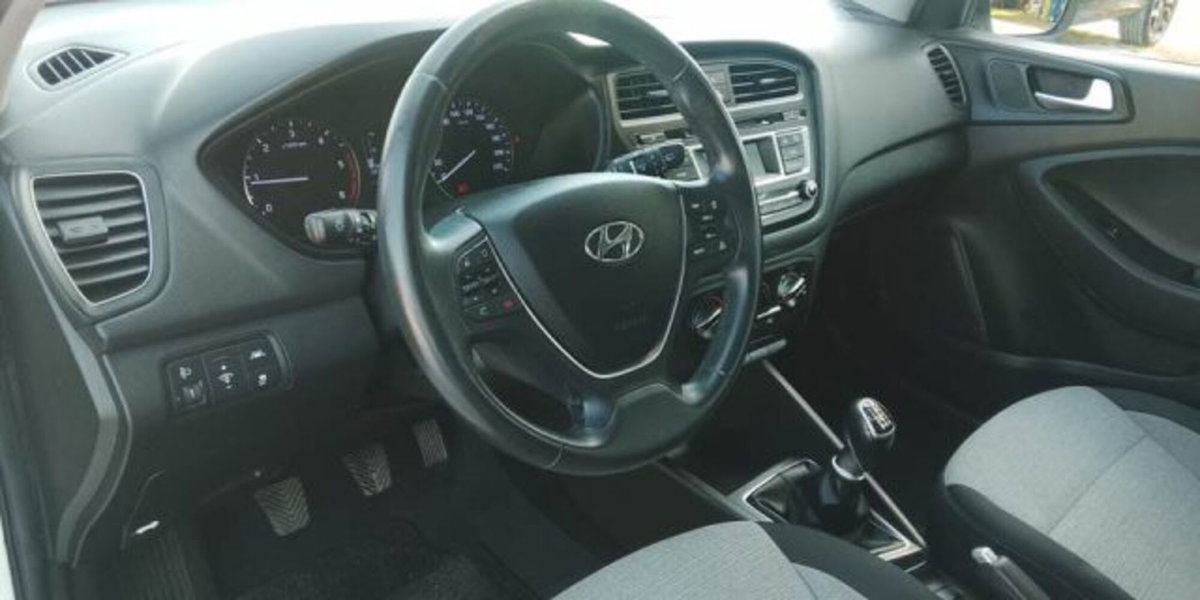 Hyundai i20 1.1 CRDi 12V 5 porte Go! Plus (12)