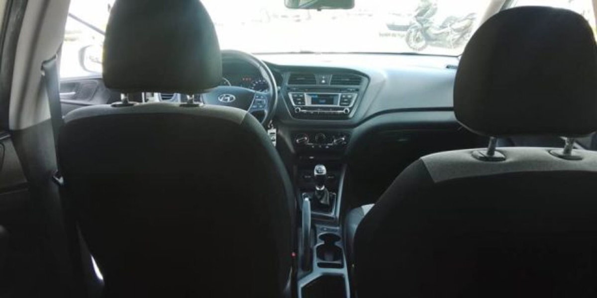 Hyundai i20 1.1 CRDi 12V 5 porte Go! Plus (16)