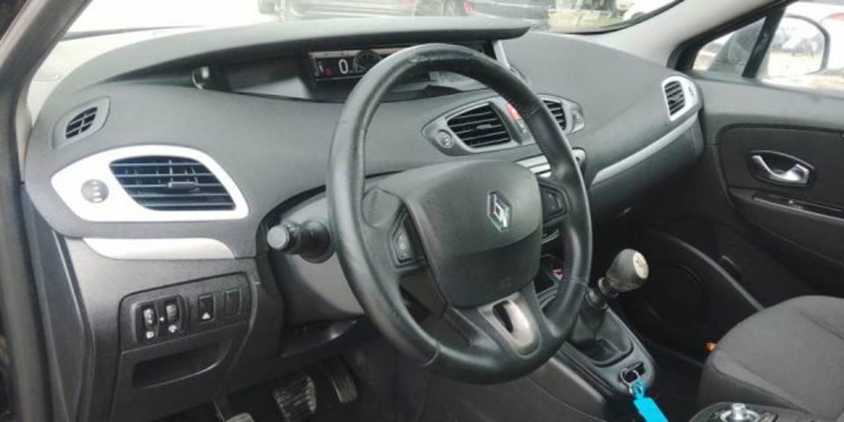Renault Scenic E-Tech Electric 1.5 dCi 110CV Dynamique (11)