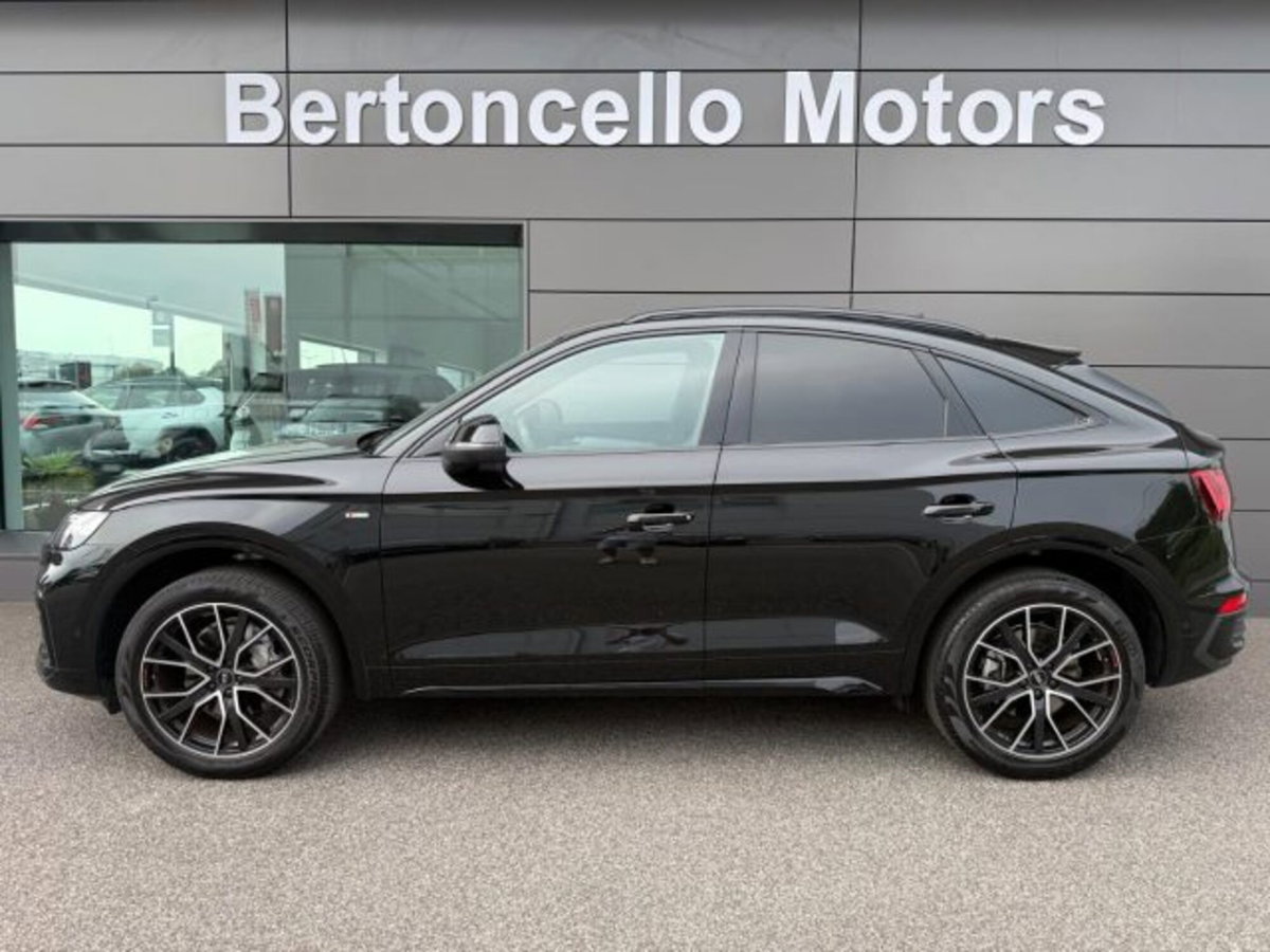 Audi Q5 Sportback 40 2.0 tdi mhev 12V Identity Black quattro s-tronic (3)