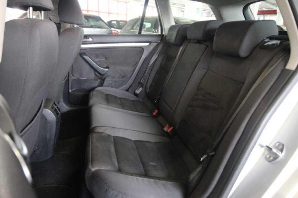 Volkswagen Golf Variant 1.6 TDI DPF Highline (11)