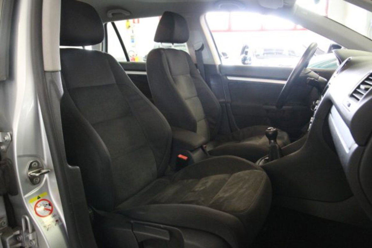 Volkswagen Golf Variant 1.6 TDI DPF Highline (19)