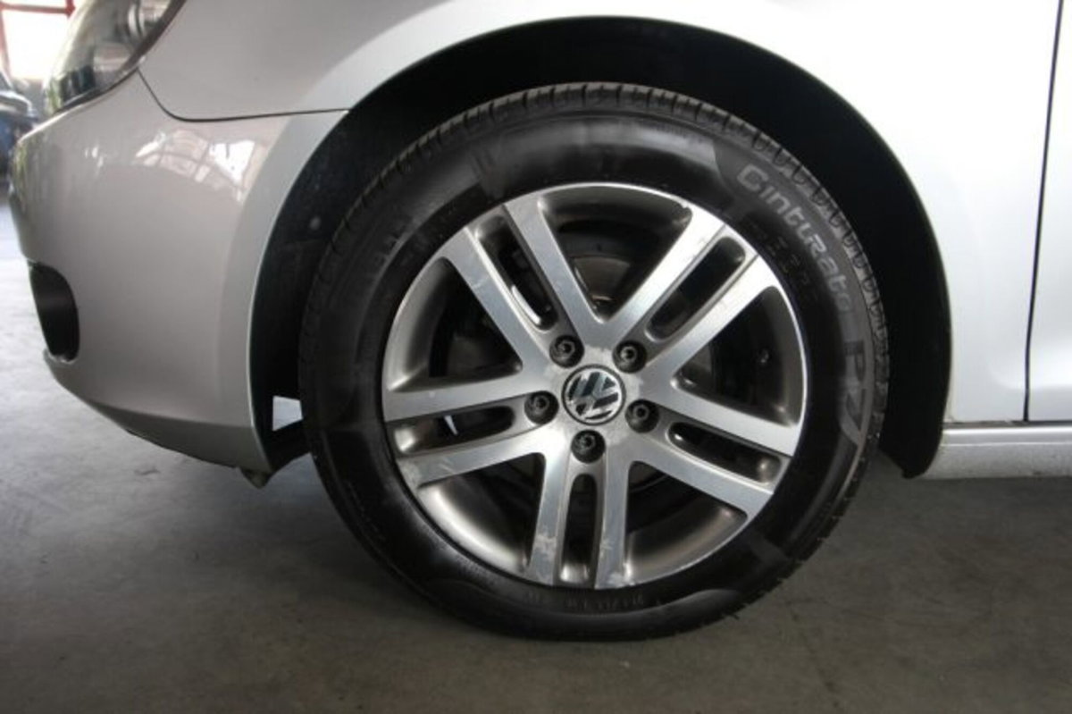Volkswagen Golf Variant 1.6 TDI DPF Highline (20)
