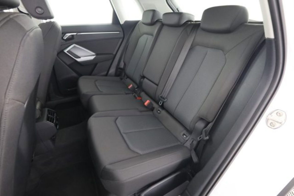 Audi Q3 35 TDI quattro S tronic Business (3)