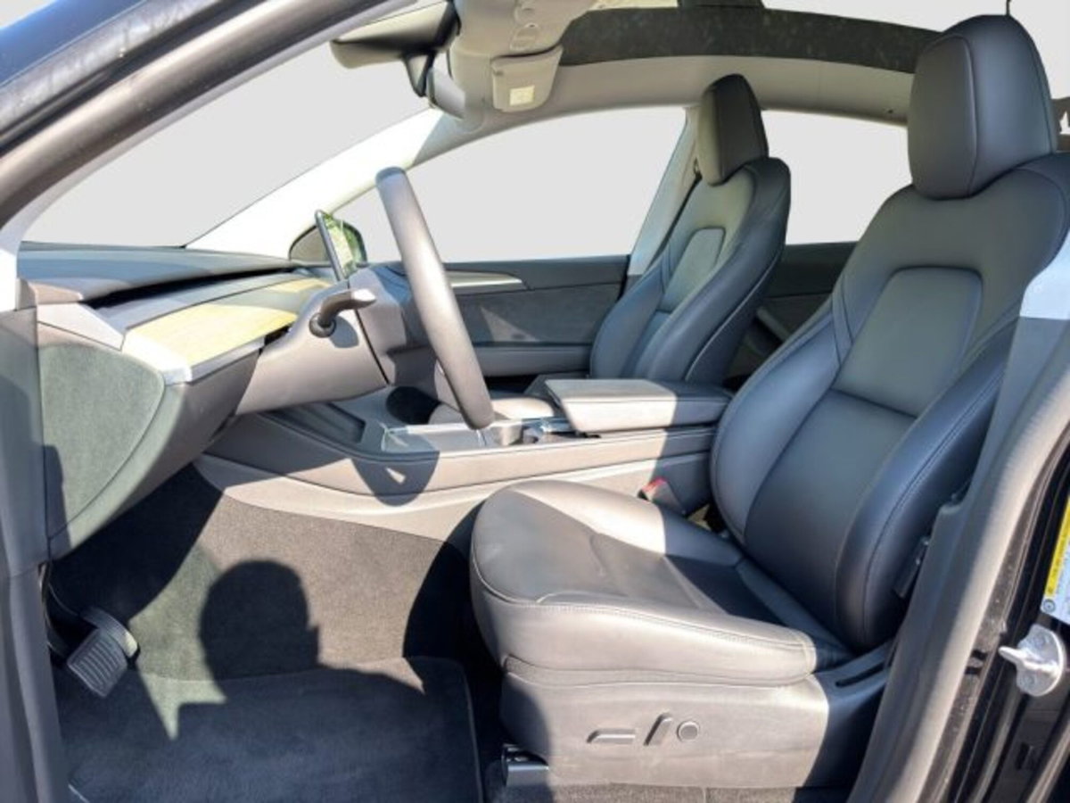 Tesla Model Y rwd (10)