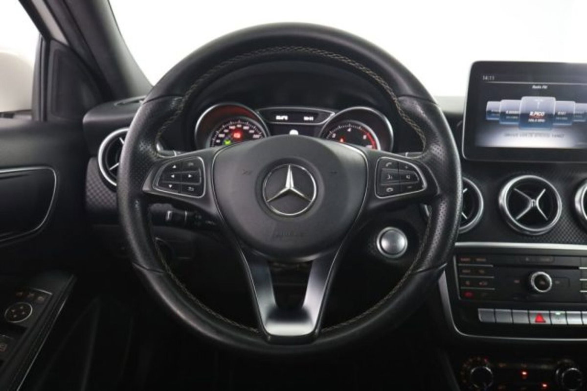 Mercedes-Benz Classe A 180 d Automatic Sport (4)