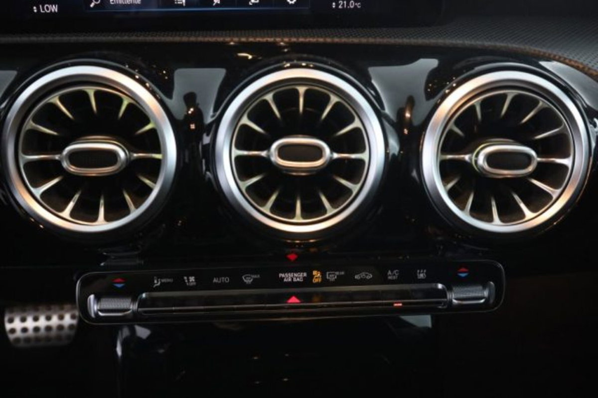 Mercedes-Benz Classe A 250 e Automatic EQ-Power Premium (13)