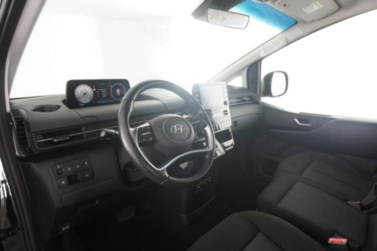 Hyundai Staria 2.2 awd auto (9)
