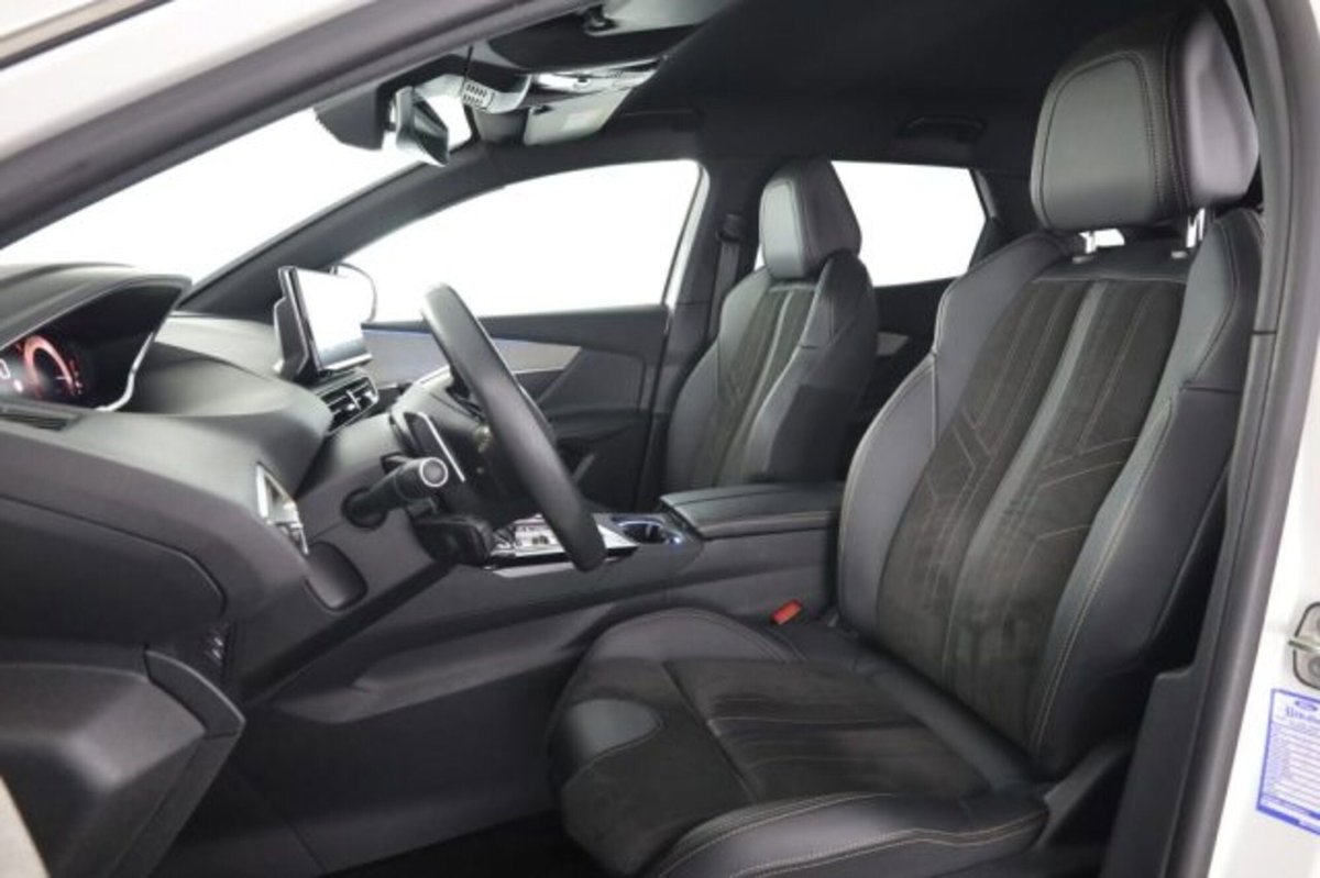 Peugeot 3008 BlueHDi 130 S&S EAT8 GT Pack (2)